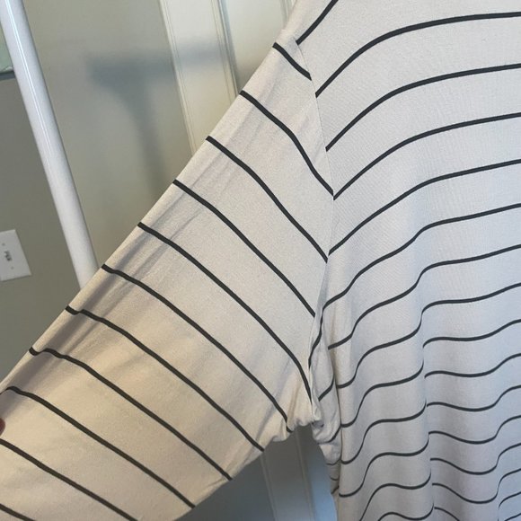 ❌SOLD❌ EUC XXL Old Navy Luxe Striped Long Sleeve Tee - Picture 10 of 11